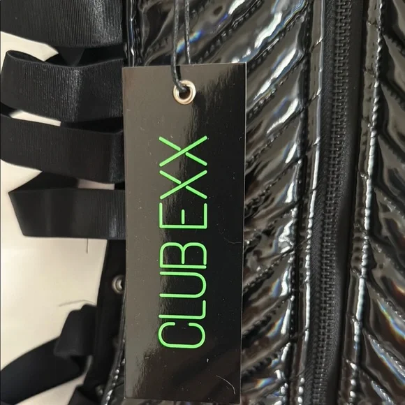 Elegant Black Halter Dress - Picture 4 of 8